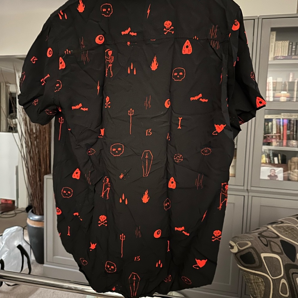 Graphic button down - Picture 2 of 3